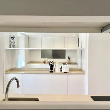 L'escale Tropezienne Rue Des Commercants 3e