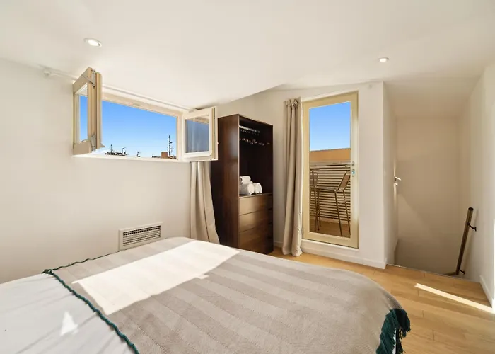 L'escale Tropezienne Rue Des Commercants 3e * Saint-Tropez